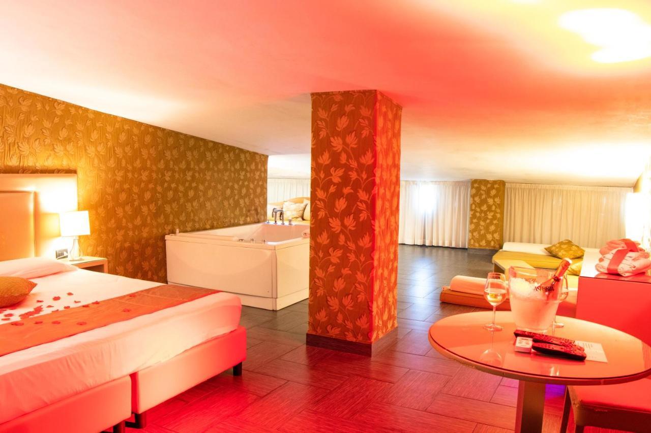 Hotel Masaniello Luxury Casoria Exteriör bild